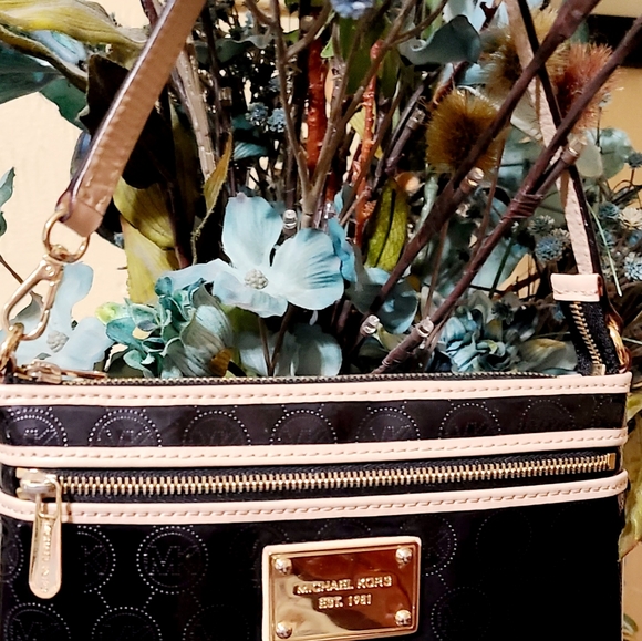 Michael Kors Clutch NWOT - Picture 6 of 8